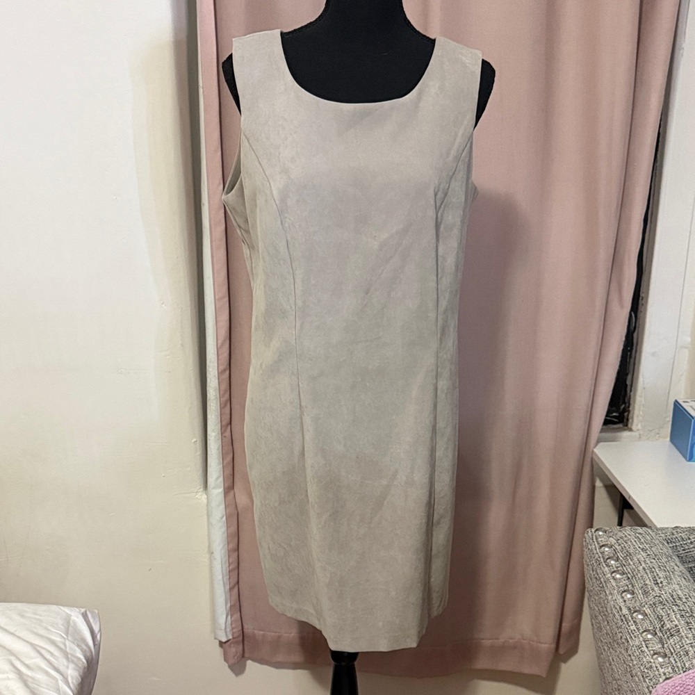 ✨ Chic Sleeveless Beige Midi Dress